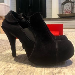 Pedro Garcia Black Suede High Heels Booties NEW Sz. 7.5